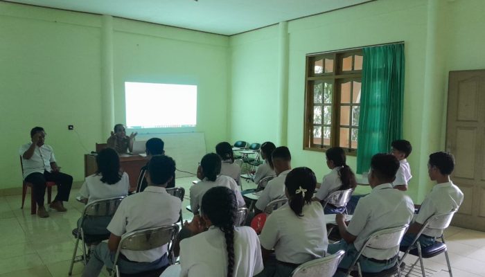 Peserta Didik SMA Santo Arnoldus Janssen Dibekali Sebelum Mengadakan Kunjungan ke BKD Provinsi NTT