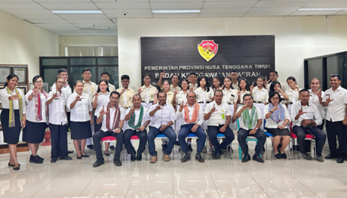 Mengenal Pemerintahan dari Dekat: Pelajar SMA Santo Arnoldus Janssen Kupang Belajar di BKD Provinsi NTT