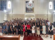 Paduan Suara SMA Santo Arnoldus Janssen Menyanyi Pada Ekaristi, Minggu V Paskah di Gereja Sikumana