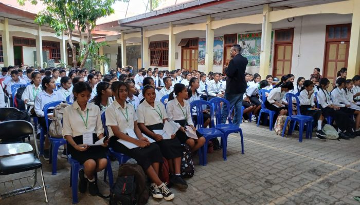 Hari Pertama MPLS: Peserta Didik Baru Temukan Keluarga Baru Di SMA Sto. Arnoldus Janssen Kupang