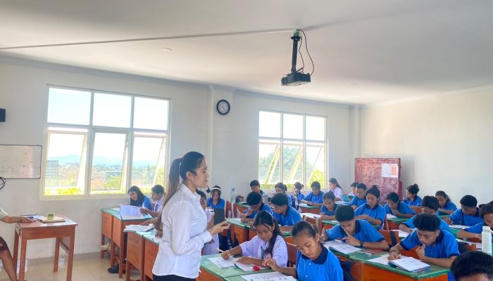 Murid Kelas X SMA Sto. Arnoldus Janssen Mengikuti Tes Psikologi