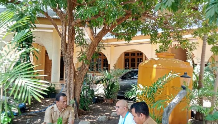 Gandeng Robertus Fahik Untuk Memperkuat Literasi Sekolah